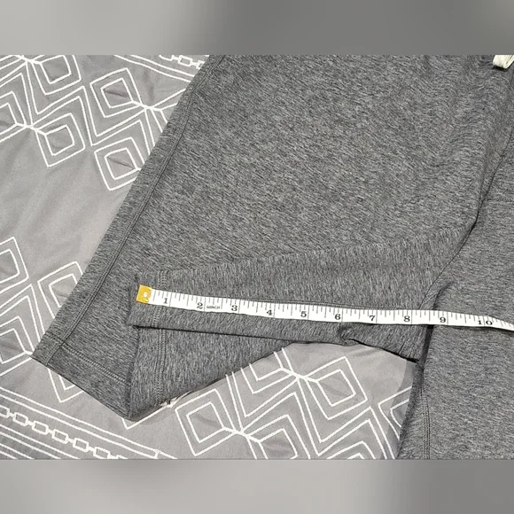 Vuori Men's Sunday Performance Shorts 8" In Heathered Grey Size Medium - Picture 3 of 9